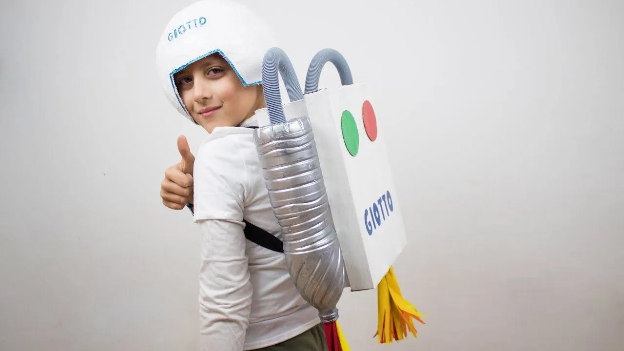 Disfraz de astronauta casero - Manualidades carnaval niños - YouTube Disfraz de astronauta casero - Manualidades carnaval niños - YouTube