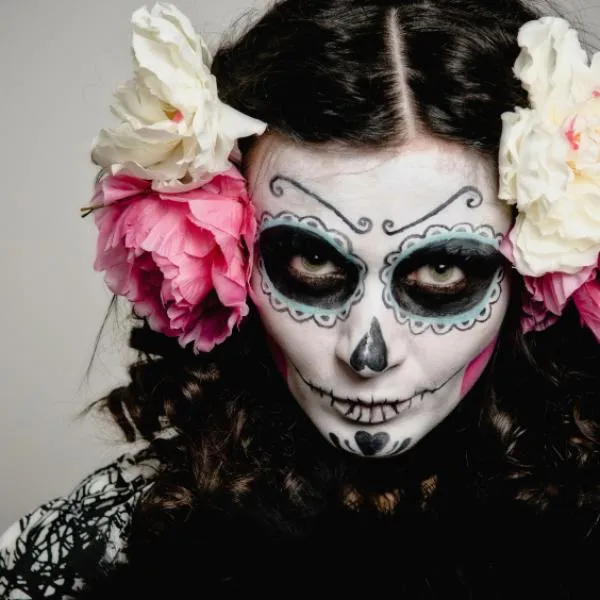Cómo hacer un disfraz de calavera mexicana - 7 pasos Cómo hacer un disfraz de calavera mexicana - 7 pasos