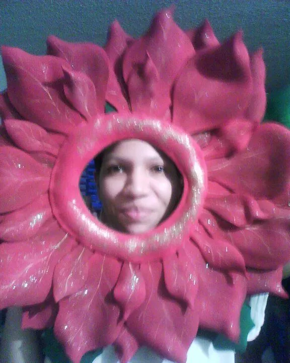 Disfraz de flor navideña en foami | Flor | Pinterest