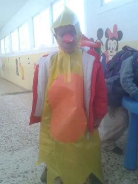 Disfraz de gallina con bolsa de basura - Imagui Disfraz de gallina con bolsa de basura - Imagui