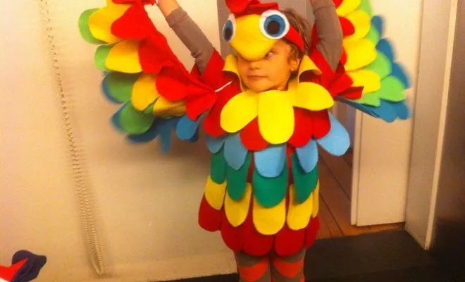 Disfraz de Guacamaya para tu hijo! Fácil, rápido y bonito ... Disfraz de Guacamaya para tu hijo! Fácil, rápido y bonito ...