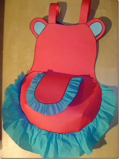 Disfraz de hipopótamo hecho con cartulina | Aires de Fiesta