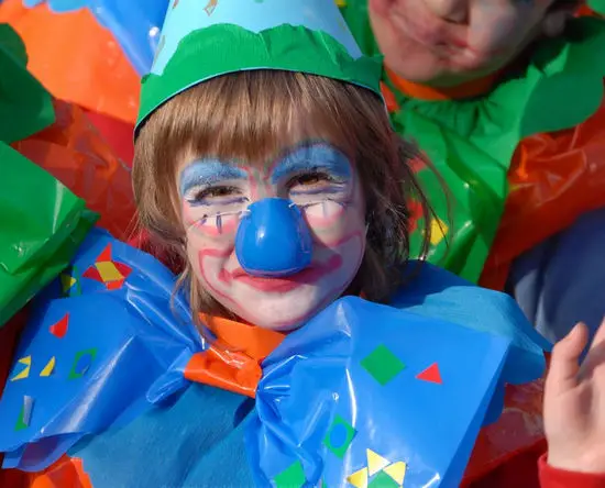 disfraz de payaso reciclado - Manualidades Infantiles