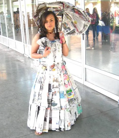 Vestidos de dama antigua hechos en material reciclable - Imagui Vestidos de dama antigua hechos en material reciclable - Imagui