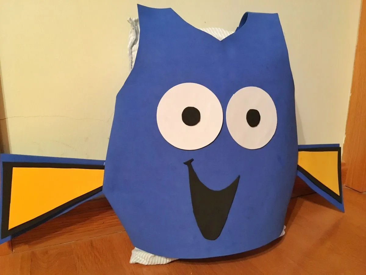 Como hacer un disfraz de pez Dory casero – Esta es mi casa Como hacer un disfraz de pez Dory casero – Esta es mi casa