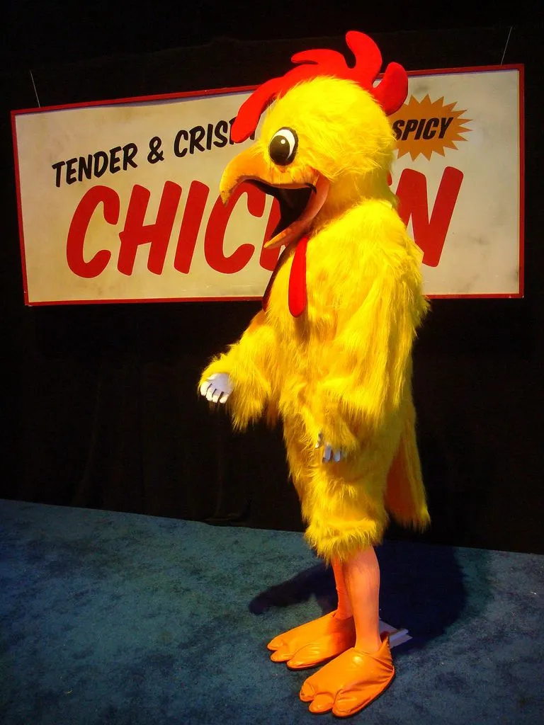 Cómo hacer un disfraz de pollo - 4 pasos - Fiesta Doncomos.com Cómo hacer un disfraz de pollo - 4 pasos - Fiesta Doncomos.com