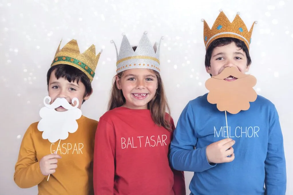 Cómo hacer un disfraz de Rey Mago para niños y niñas Cómo hacer un disfraz de Rey Mago para niños y niñas