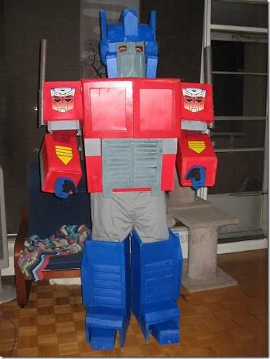 disfraz de robot Optimus Prime paso a paso | Trato o truco disfraz de robot Optimus Prime paso a paso | Trato o truco