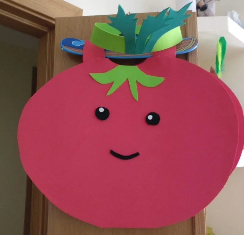 Disfraz de tomate | Disfraces de vegetales, Manualidades, Disfraz de frutas Disfraz de tomate | Disfraces de vegetales, Manualidades, Disfraz de frutas