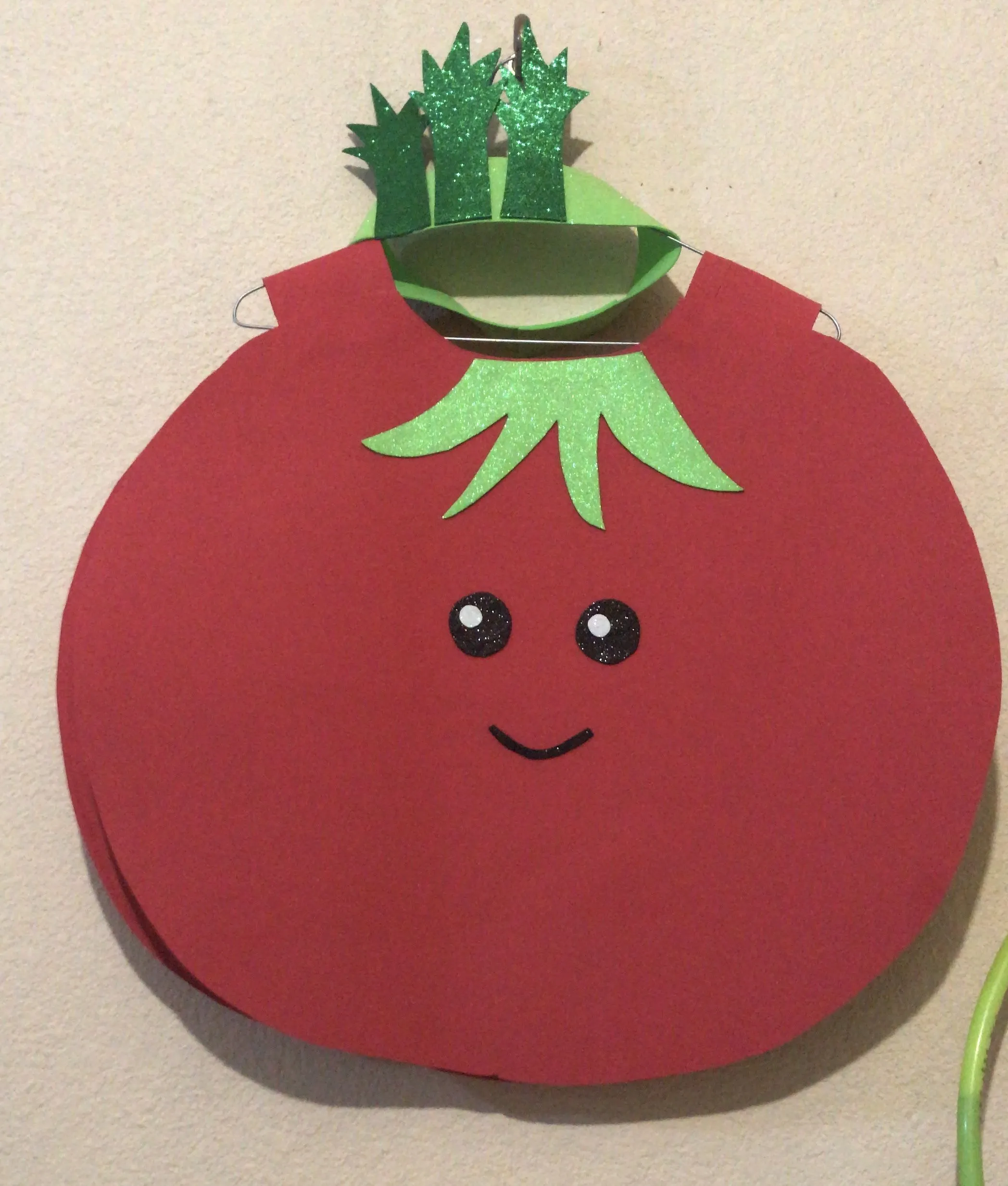 Disfraz de tomate | Manualidades creativas, Manualidades, Manualidades divertidas Disfraz de tomate | Manualidades creativas, Manualidades, Manualidades divertidas