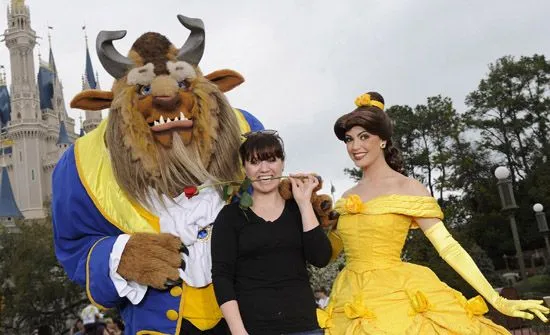 Disney Noticias Mexico: Kelly Clarkson visita Magic Kingdom Disney Noticias Mexico: Kelly Clarkson visita Magic Kingdom
