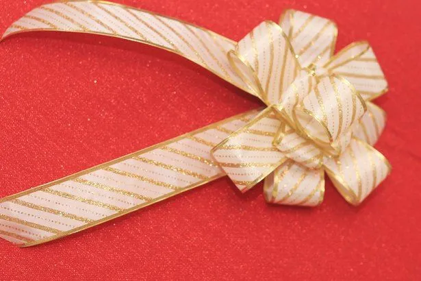 Cómo hacer distintos tipos de lazos para el árbol de Navidad ... Cómo hacer distintos tipos de lazos para el árbol de Navidad ...