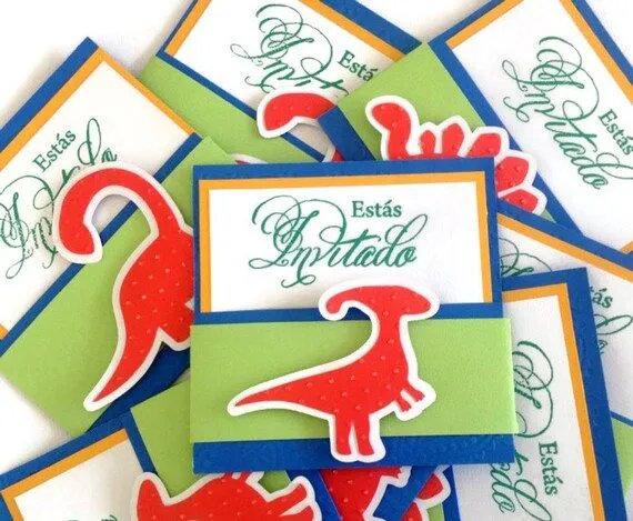 Divertidas invitaciones de dinosaurios hechas por InvitationsbyAliz Divertidas invitaciones de dinosaurios hechas por InvitationsbyAliz