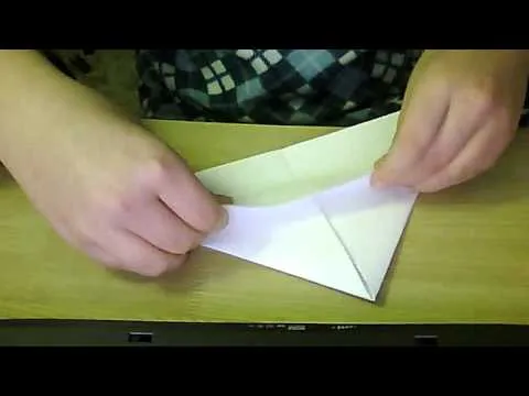 Tutorial de como hacer un barco de papel en 4 minutos - YouTube Tutorial de como hacer un barco de papel en 4 minutos - YouTube
