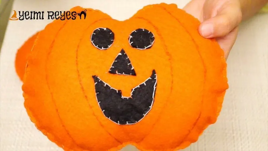 DIY Calabazas de fieltro para Halloween | Manualidades DIY Calabazas de fieltro para Halloween | Manualidades