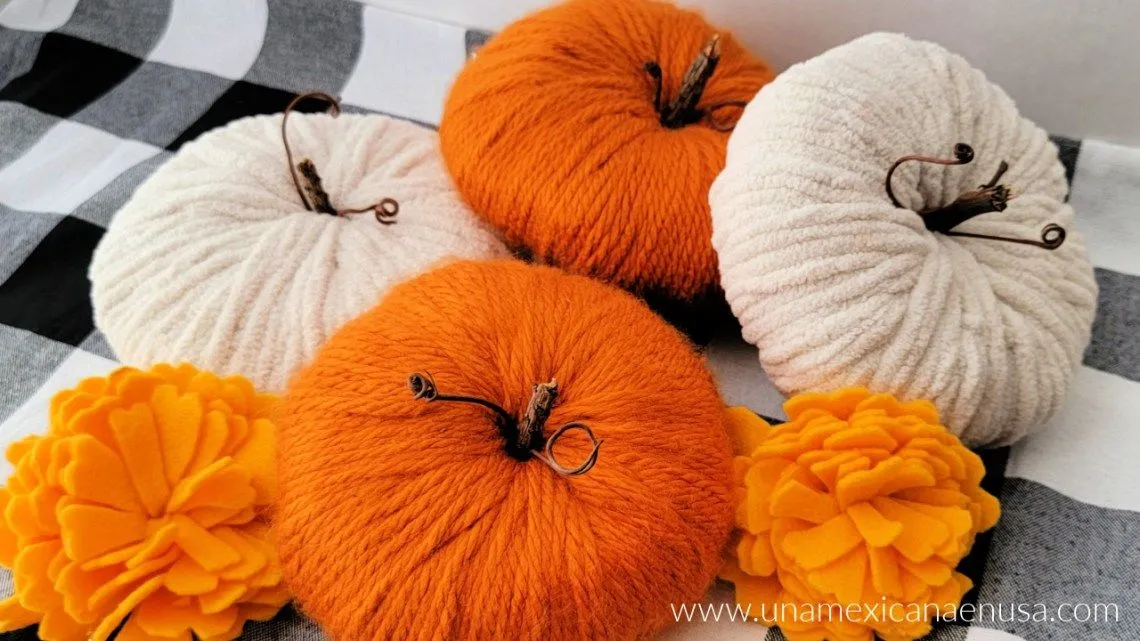 DIY: Cómo hacer Calabazas con Papel y Estambre – Una Mexicana en USA DIY: Cómo hacer Calabazas con Papel y Estambre – Una Mexicana en USA