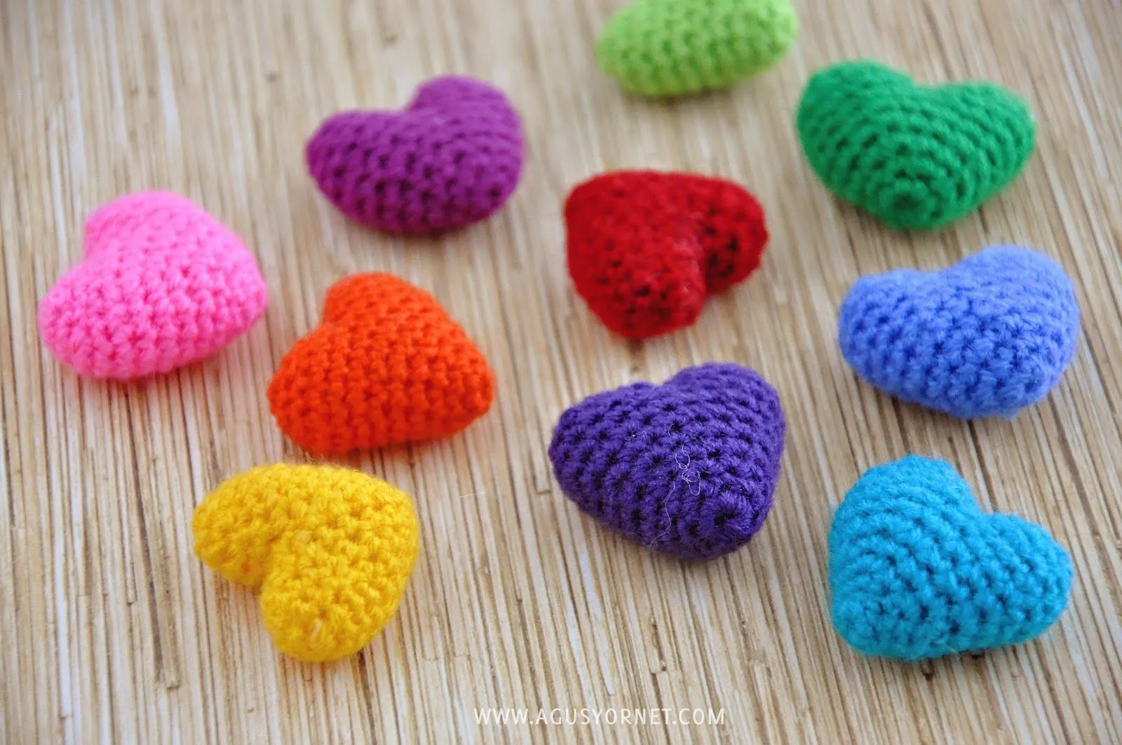 Made with love by Agus Y.: DIY: Corazonctios tejidos a Crochet ... Made with love by Agus Y.: DIY: Corazonctios tejidos a Crochet ...