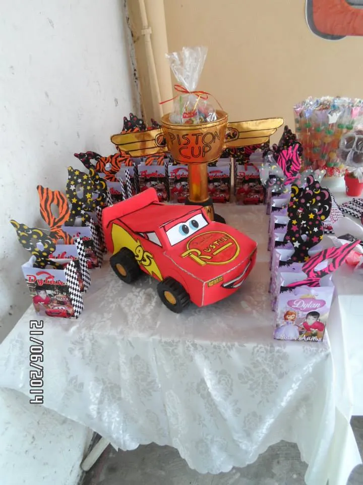 DIY Cumpleaños: Como hacer la Copa Pistón paso a paso - Una Brujita Creaciones DIY Cumpleaños: Como hacer la Copa Pistón paso a paso - Una Brujita Creaciones