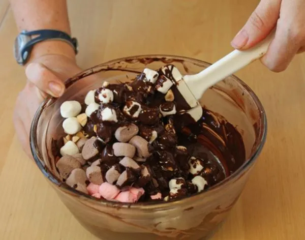 DIY Delicioso chocolate con malvaviscos - Recetas de Cocina | Un ... DIY Delicioso chocolate con malvaviscos - Recetas de Cocina | Un ...