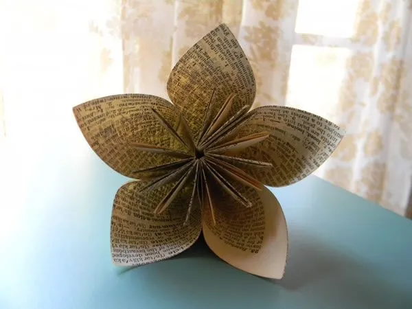 Flores de papel para decorar - Guía de MANUALIDADES