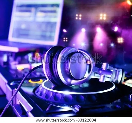 Dj Fotos, imágenes y retratos en stock | Shutterstock Dj Fotos, imágenes y retratos en stock | Shutterstock