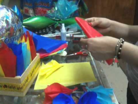 Doblar el Papel de China para Hacer Arreglos con globos - YouTube Doblar el Papel de China para Hacer Arreglos con globos - YouTube