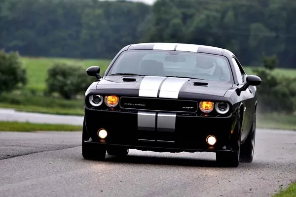 Dodge Challenger SRT8 392 modelo 2012 (imágenes, precio y ficha ...