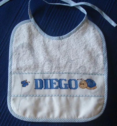 Imagenes de ajuar para bebés bordados en punto cruz - Imagui