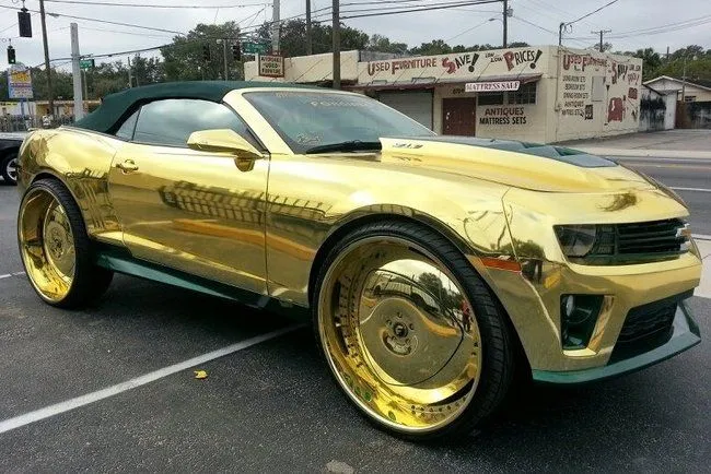 Dolorpasión™: Cuando disfrazaron a un pobre Camaro de C-3PO Dolorpasión™: Cuando disfrazaron a un pobre Camaro de C-3PO