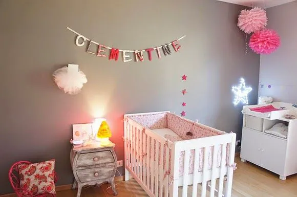 Dormitorio para bebé en rosa y gris - Colores en casa Dormitorio para bebé en rosa y gris - Colores en casa