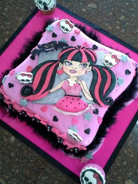 Draculaura cake | pasteles fondant | Pinterest