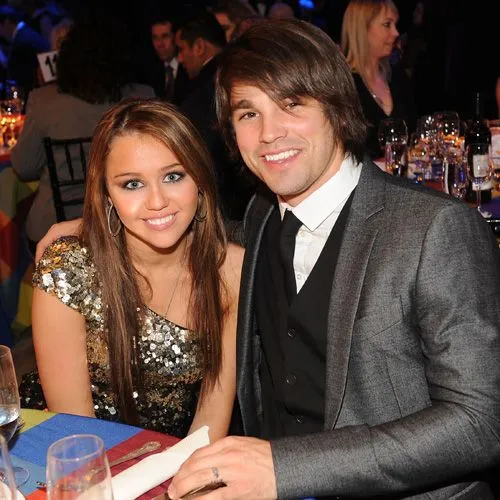 Dtodoblog: Miley Cyrus y Justin Gaston: pareja fashion!