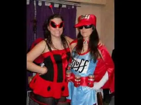 Duffman y Duffwoman en UPA DISFRACES!! - YouTube Duffman y Duffwoman en UPA DISFRACES!! - YouTube