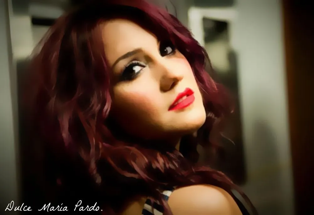Dulce María Pardo: Labios color caramelo , se juega el dedo en el ... Dulce María Pardo: Labios color caramelo , se juega el dedo en el ...