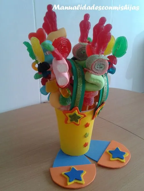 Dulcero payaso con un vaso de plástico de nocilla y foami Dulcero payaso con un vaso de plástico de nocilla y foami