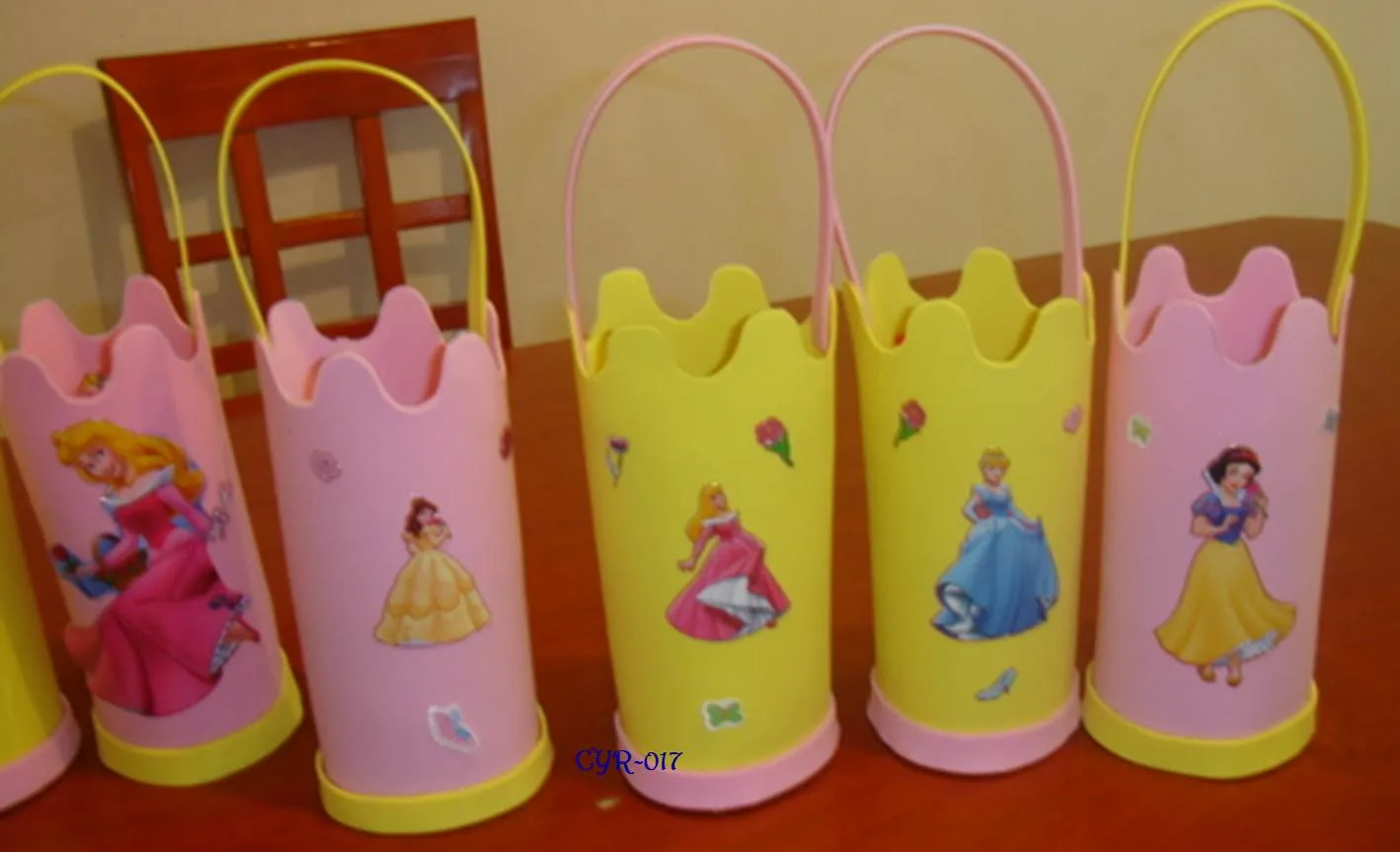 dulceros castillos de princesas hechos de foamy el color puede variar ... dulceros castillos de princesas hechos de foamy el color puede variar ...