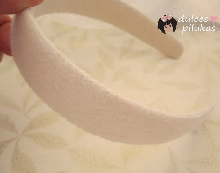 dulces pilukas: Forrar una diadema con fieltro.