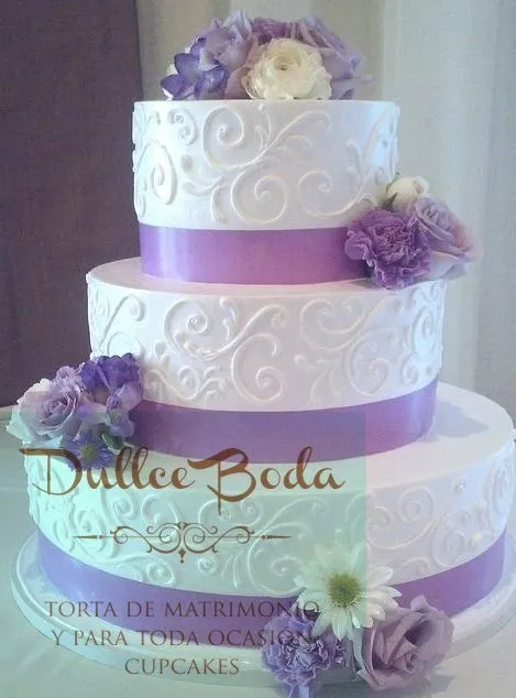 Dullce Boda Tortas de Boda: Torta de 3 Pisos a Colores Lila y Blanco Dullce Boda Tortas de Boda: Torta de 3 Pisos a Colores Lila y Blanco