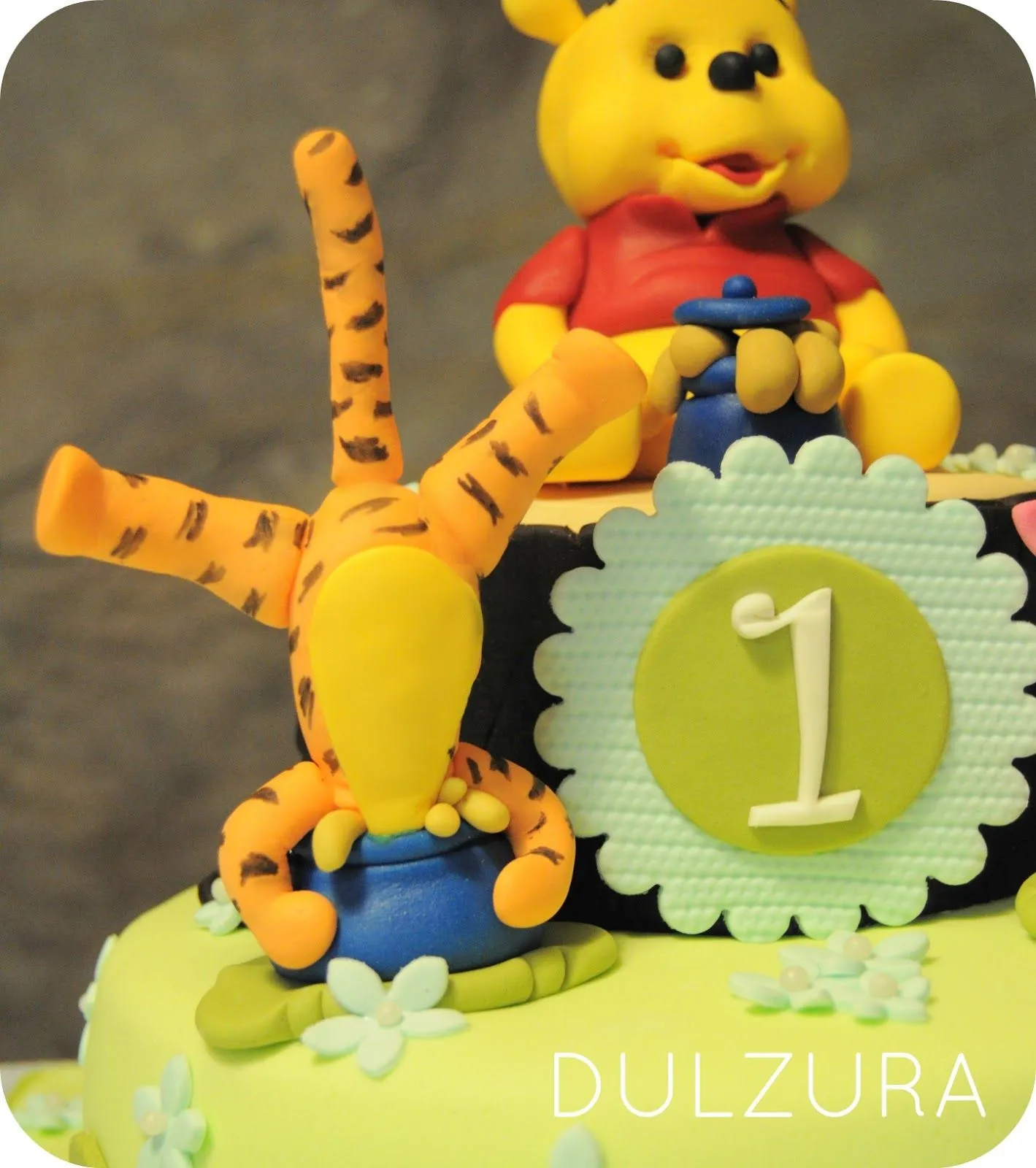 Dulzura*: TARTA WINNIE THE POOH...Y un cambio de look!! Dulzura*: TARTA WINNIE THE POOH...Y un cambio de look!!