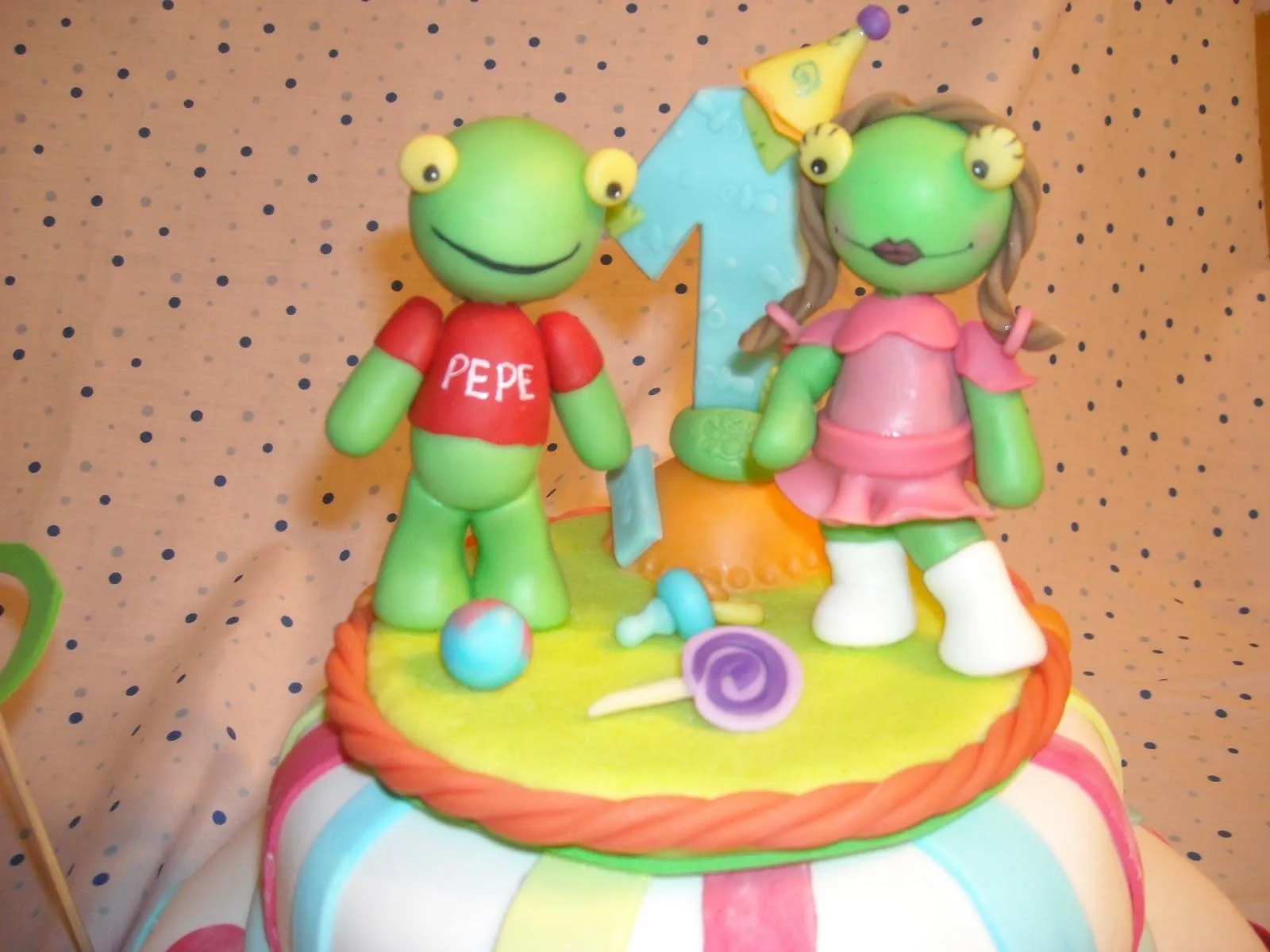 Dulzuras para el alma: adorno para torta sapo pepe y pepa