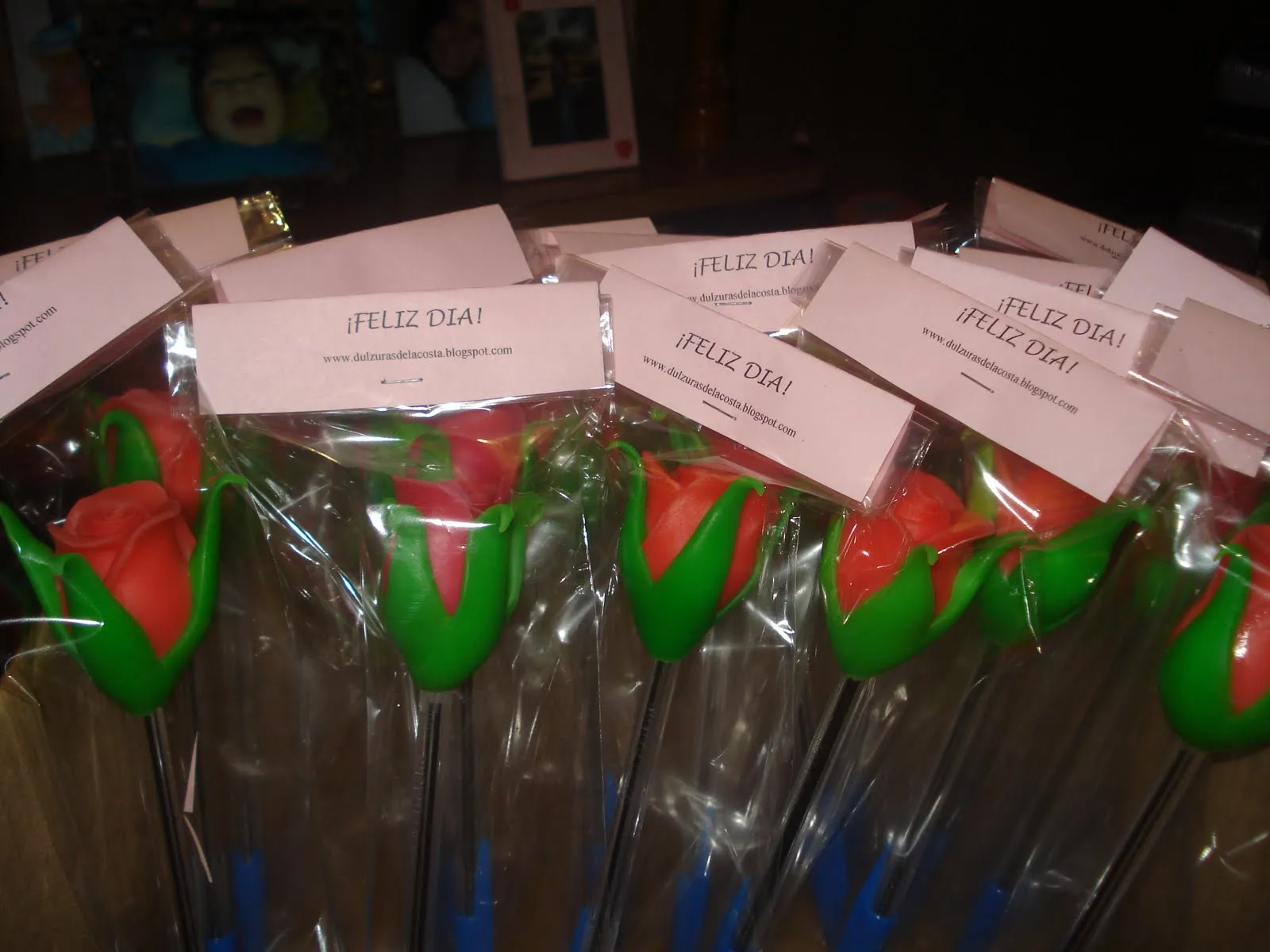 DULZURAS: DISEÑO Y CREACIÓN: Lapiceras con detalle de rosas