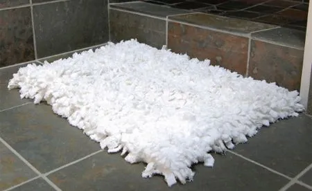 Eco alfombra de baño con toallas recicladas | Mundo Manualidades Eco alfombra de baño con toallas recicladas | Mundo Manualidades