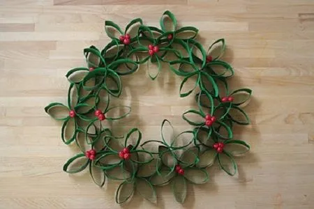 EcoNotas.com: Coronas Navideñas con Material Reciclado EcoNotas.com: Coronas Navideñas con Material Reciclado