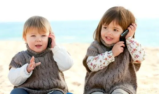 A qué edad regalar a un niño su primer móvil