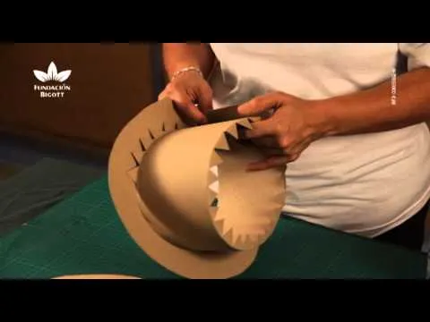Elaboración de sombreros de cartón. Parte 2 - YouTube Elaboración de sombreros de cartón. Parte 2 - YouTube