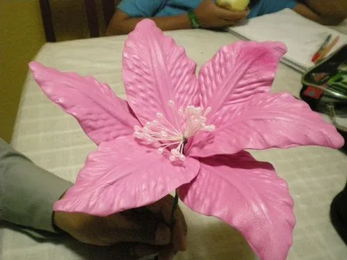 Como elaborar flores en foamy - Imagui