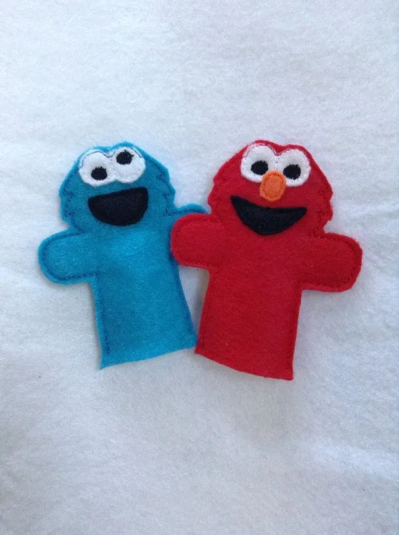 Elmo and Cookie monster finger puppets on Etsy, $8.00 | Títeres para los dedos de fieltro, Titere de fieltro, Titeres de dedo moldes Elmo and Cookie monster finger puppets on Etsy, $8.00 | Títeres para los dedos de fieltro, Titere de fieltro, Titeres de dedo moldes