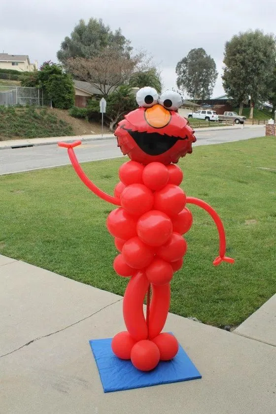 Elmo balloon sculpture. Www.bogeysbouncers.com | decoracion con ...