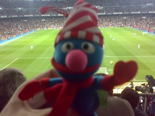 elmo o coco that s the question o lo que es lo mismo rojo o azul elmo ...