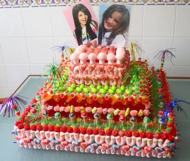 ELS BUNYOLS DE LA IAIA: MI PRIMERA TARTA DE CHUCHES ELS BUNYOLS DE LA IAIA: MI PRIMERA TARTA DE CHUCHES